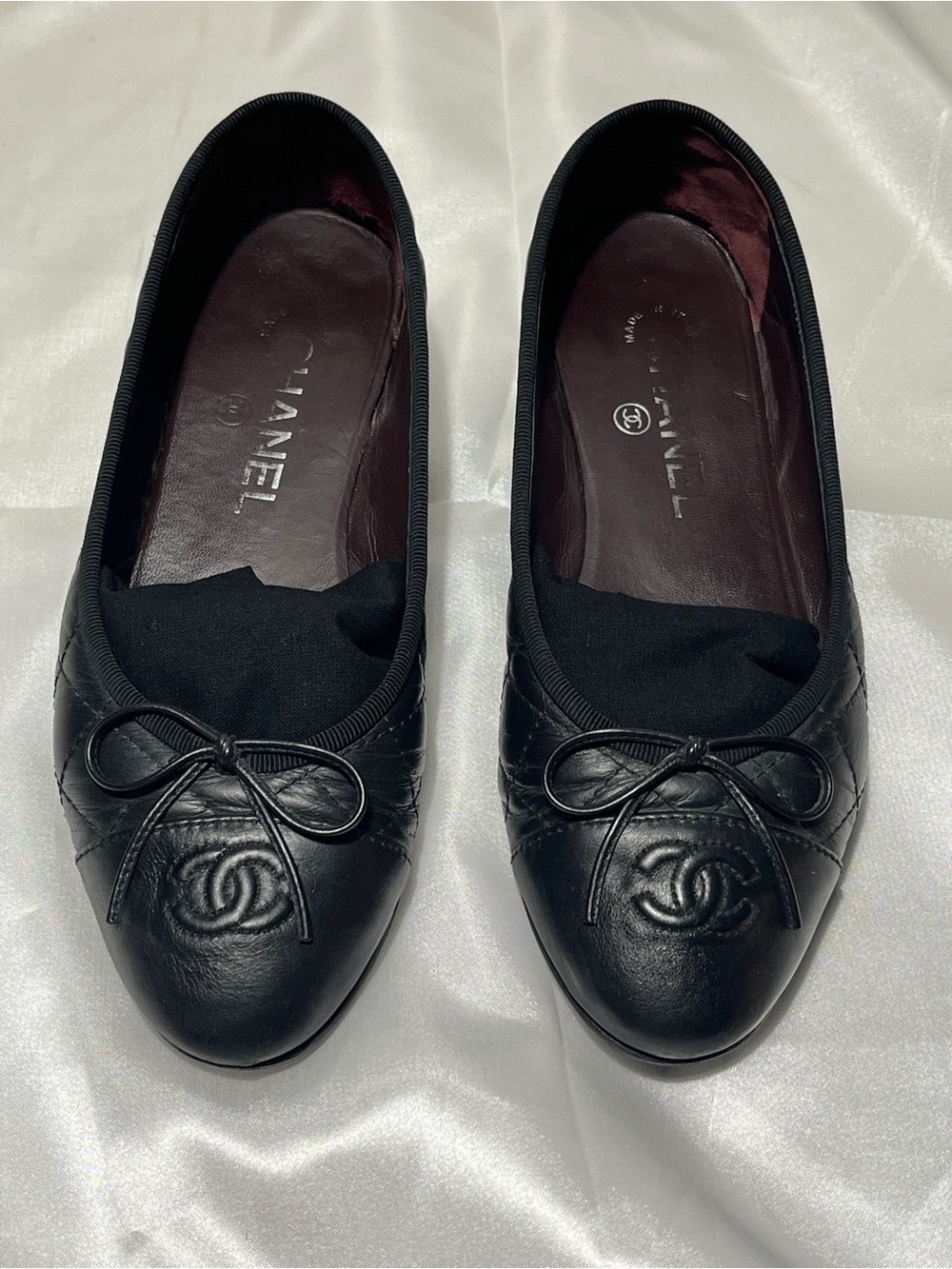CHANEL Black Quilted Leather CC Logo Ballet Flats